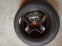 4 ZGAN Pirelli winterbanden Snowcontrol 3 voor Opel Corsa E, met zgan stalen velgen en Opel wieldeksels.