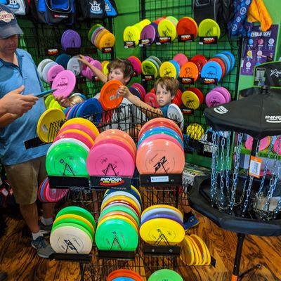 Grootste discgolfwinkel – Rocket Discs – Discgolf