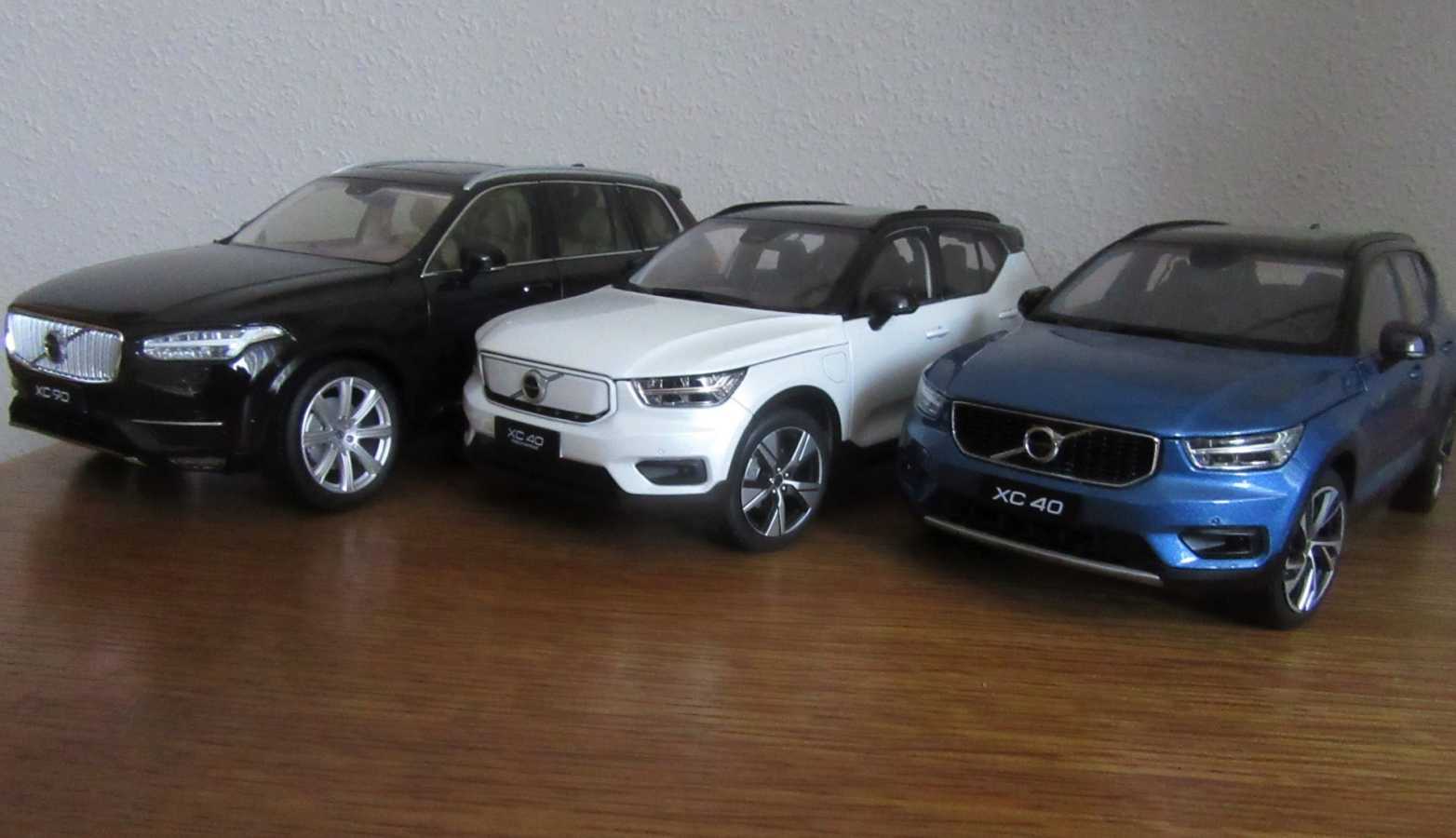 3x Volvo